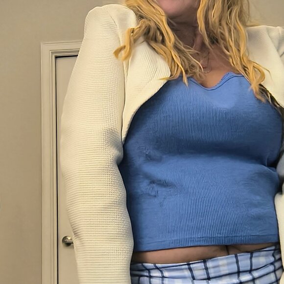 A medium cream-colored crop jacket by dazy. pebbled texture - Picture 10 of 11